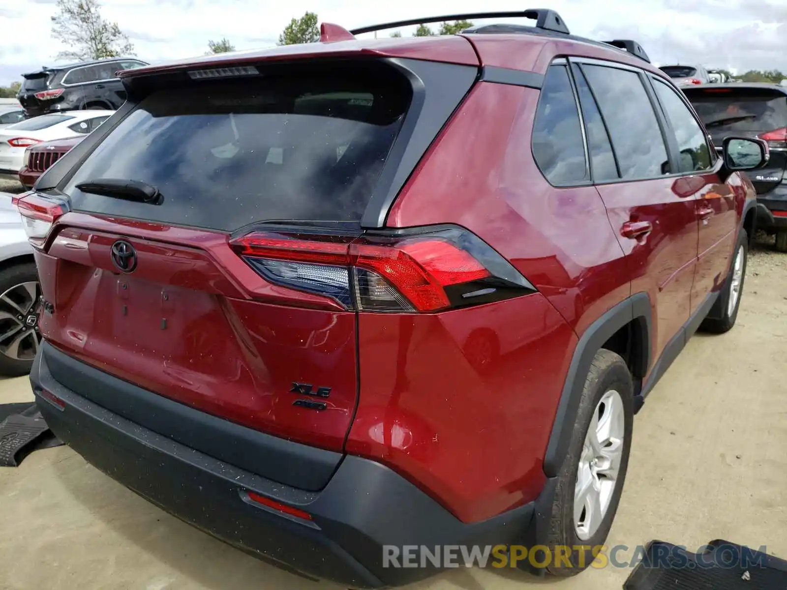 4 Photograph of a damaged car 2T3P1RFV9LW109866 TOYOTA RAV4 2020