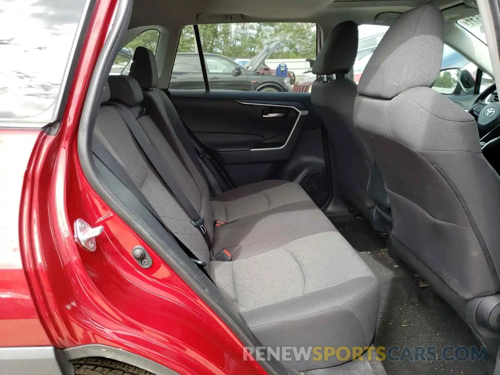 6 Photograph of a damaged car 2T3P1RFV9LW109866 TOYOTA RAV4 2020