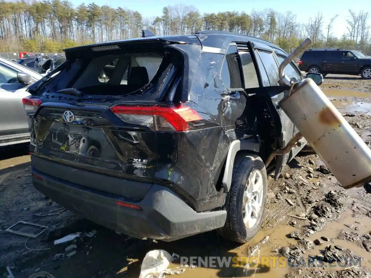 4 Photograph of a damaged car 2T3P1RFV9LW120141 TOYOTA RAV4 2020