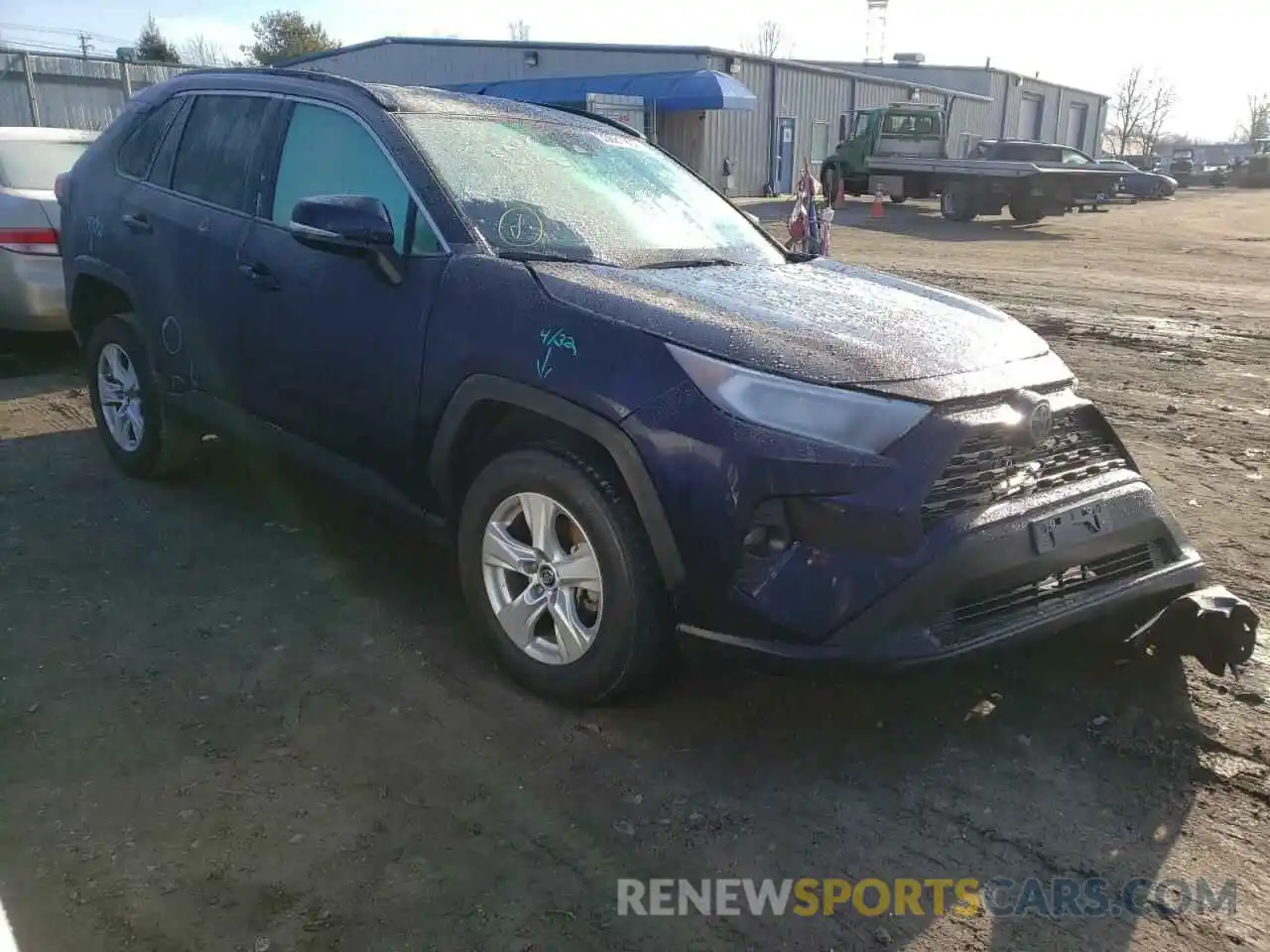 1 Photograph of a damaged car 2T3P1RFV9LW135772 TOYOTA RAV4 2020