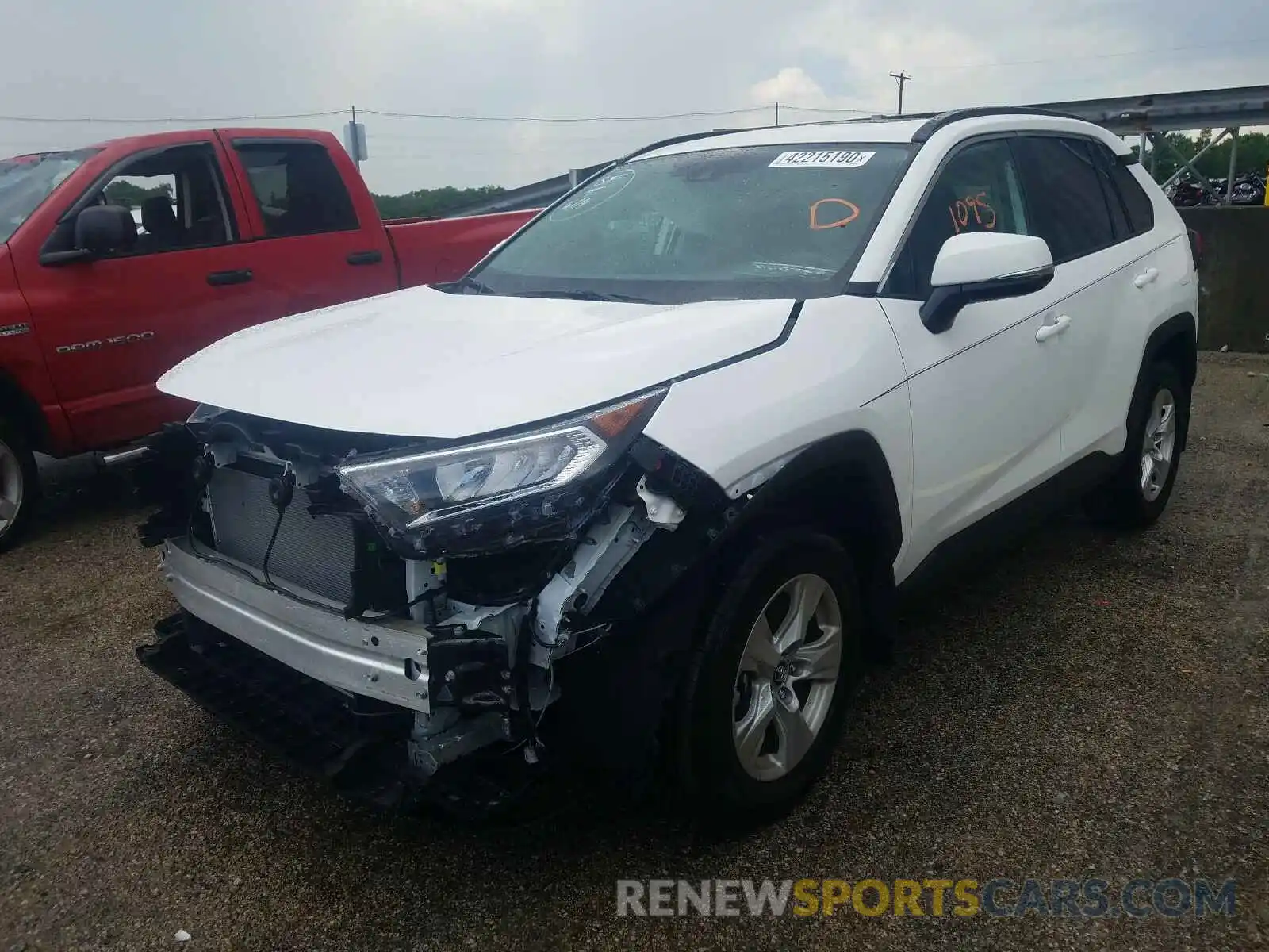 2 Photograph of a damaged car 2T3P1RFVXLC085370 TOYOTA RAV4 2020