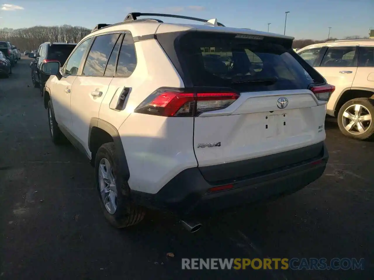 3 Photograph of a damaged car 2T3P1RFVXLC089130 TOYOTA RAV4 2020