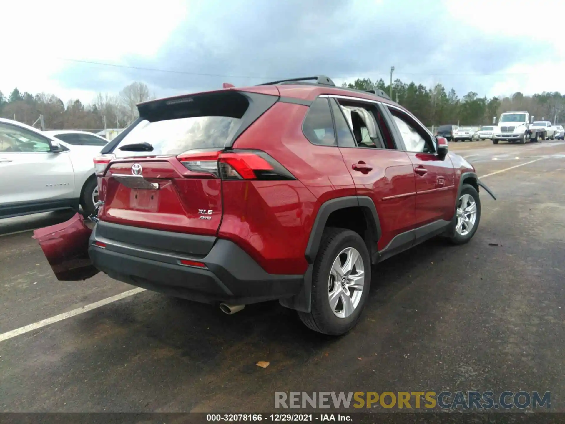 4 Photograph of a damaged car 2T3P1RFVXLC096238 TOYOTA RAV4 2020