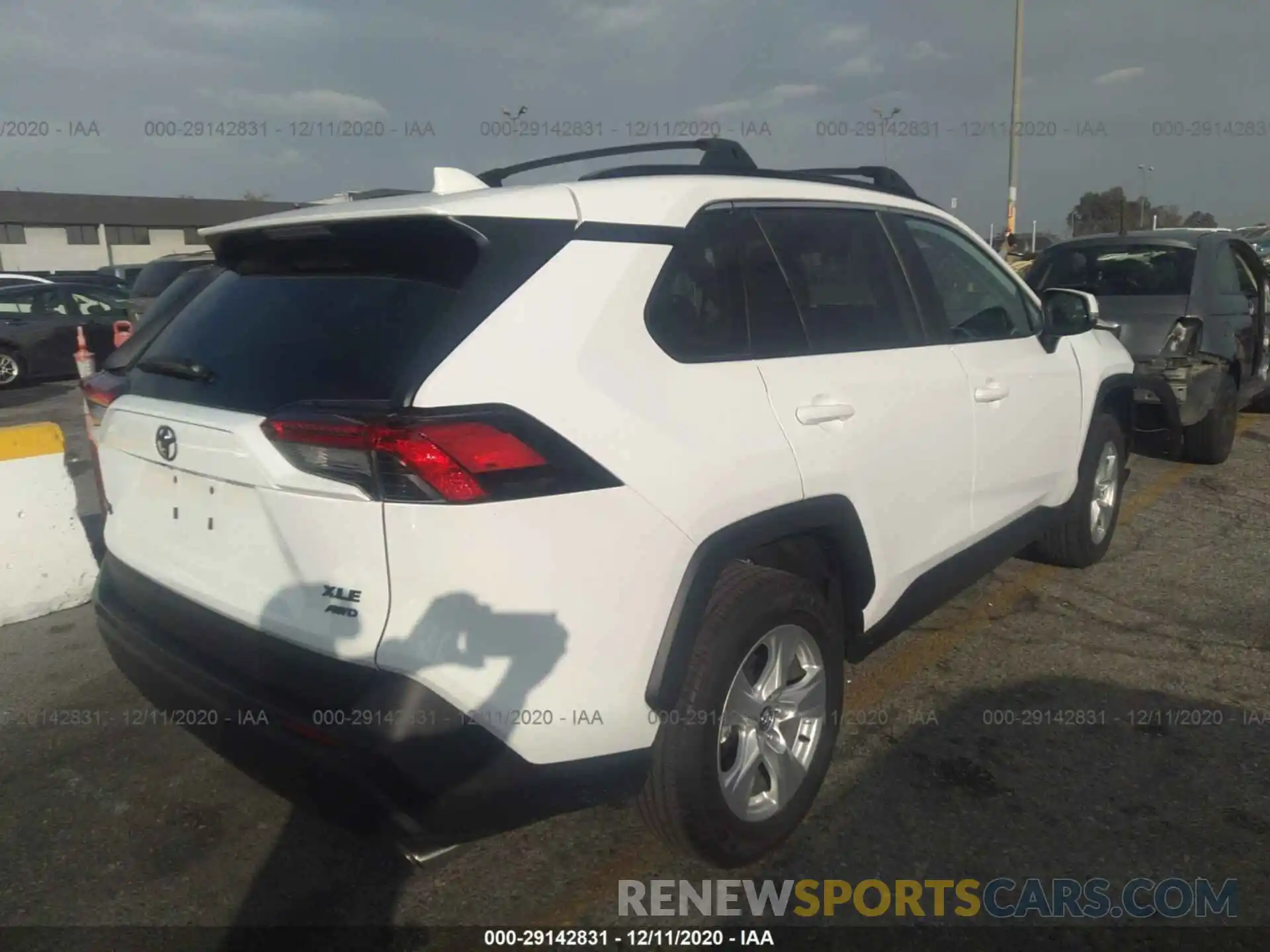 4 Photograph of a damaged car 2T3P1RFVXLC116102 TOYOTA RAV4 2020