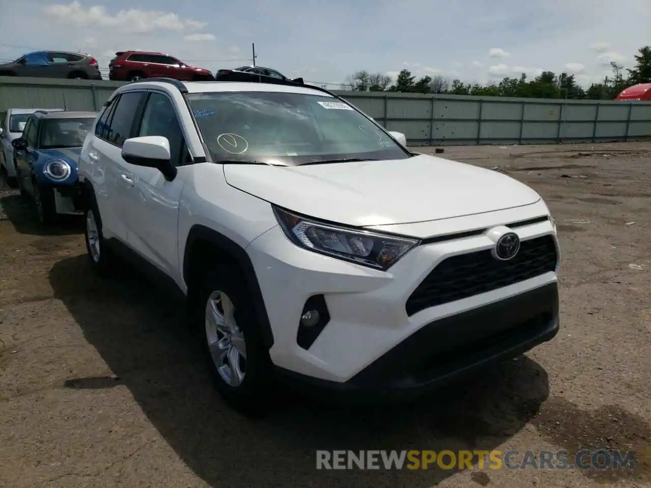 1 Photograph of a damaged car 2T3P1RFVXLW087683 TOYOTA RAV4 2020