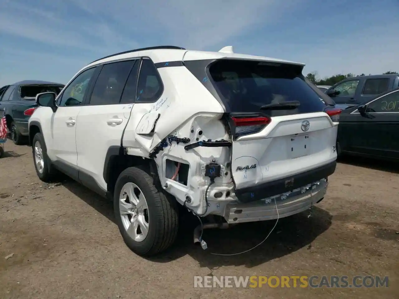 3 Photograph of a damaged car 2T3P1RFVXLW087683 TOYOTA RAV4 2020