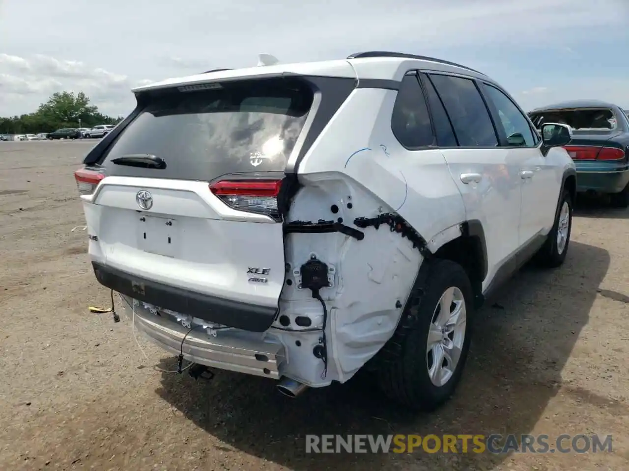 4 Photograph of a damaged car 2T3P1RFVXLW087683 TOYOTA RAV4 2020