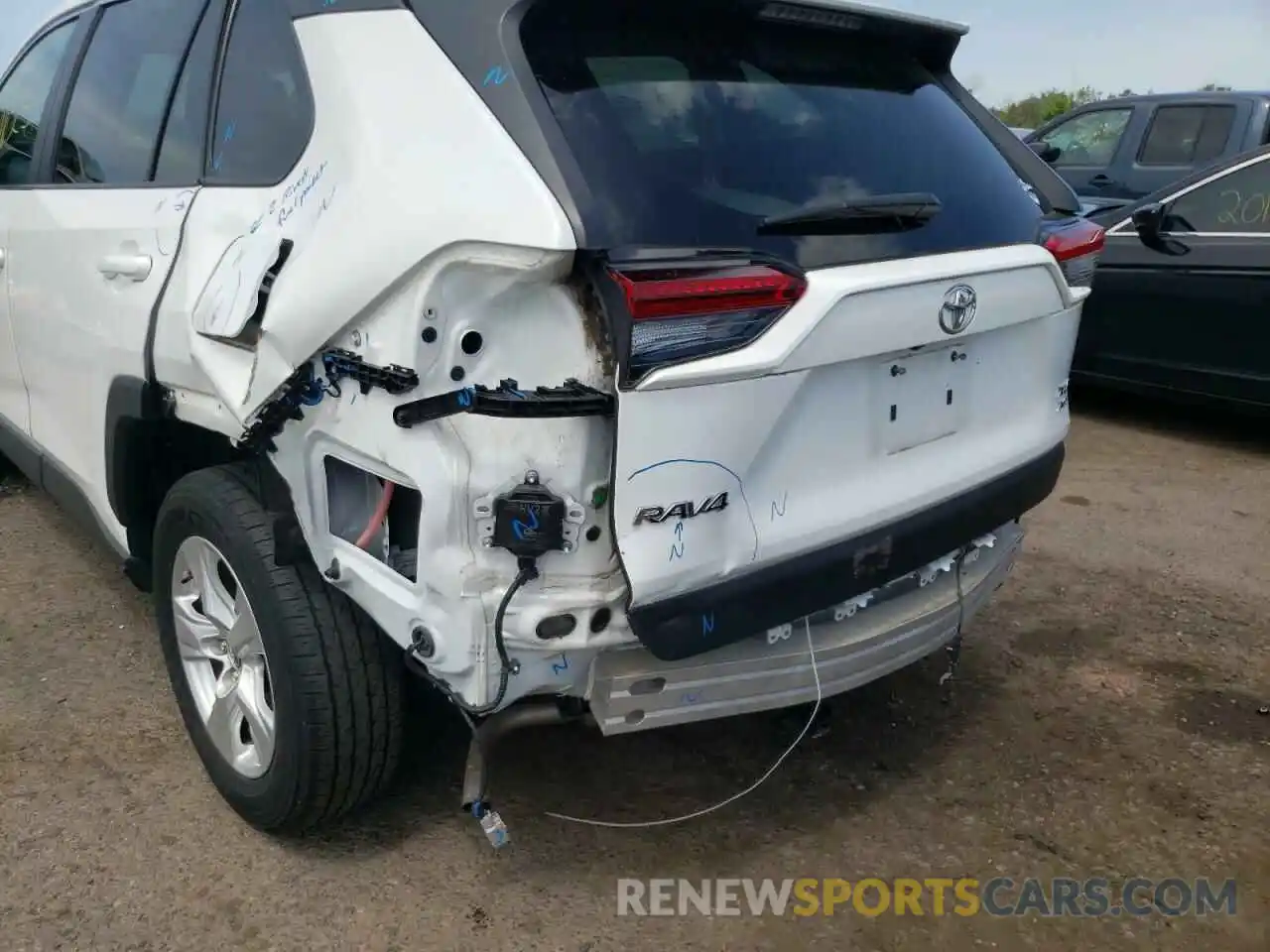 9 Photograph of a damaged car 2T3P1RFVXLW087683 TOYOTA RAV4 2020