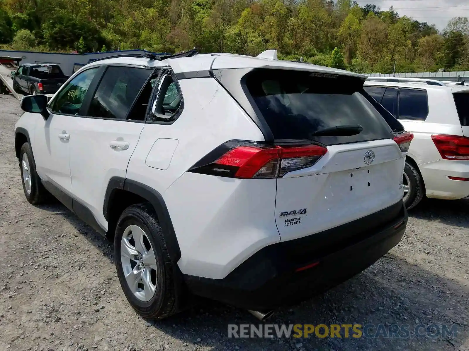 3 Photograph of a damaged car 2T3P1RFVXLW090647 TOYOTA RAV4 2020