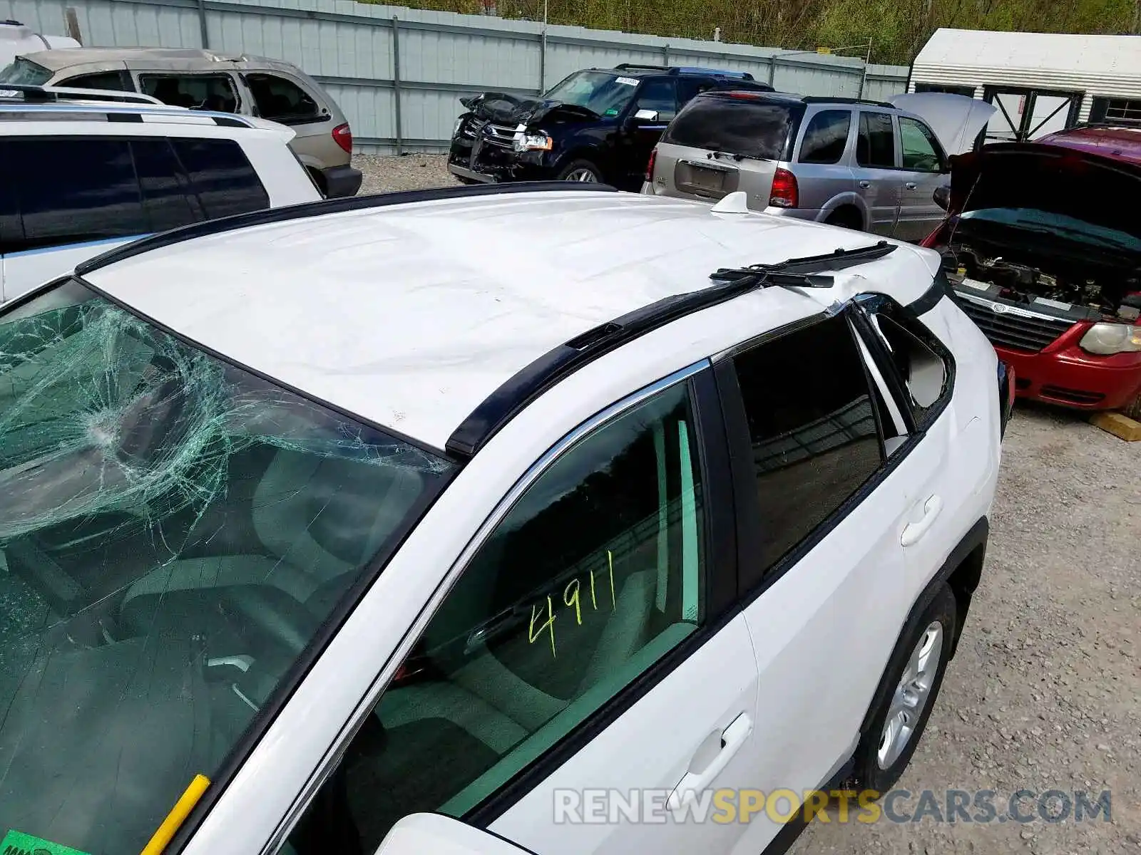 9 Photograph of a damaged car 2T3P1RFVXLW090647 TOYOTA RAV4 2020