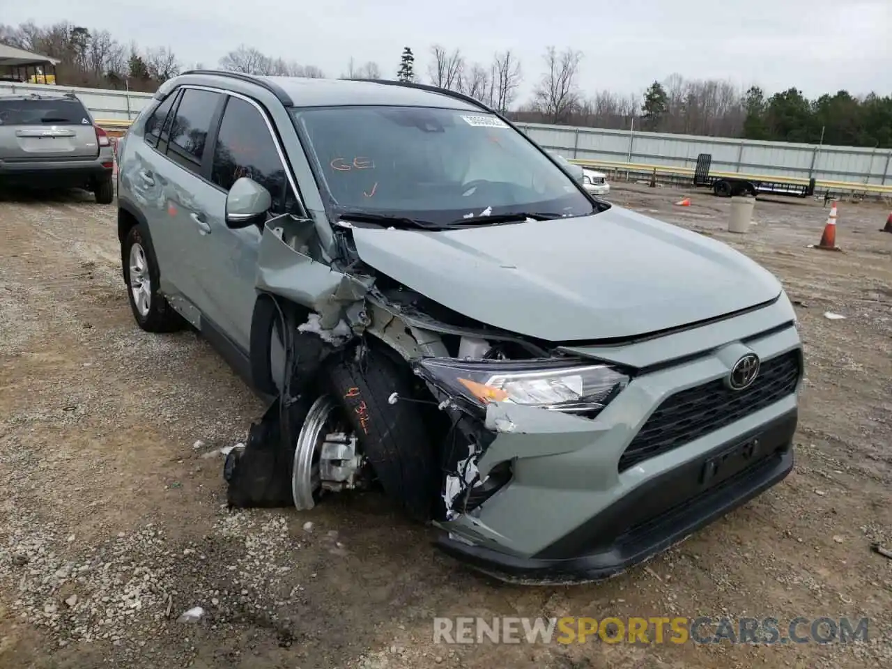 1 Photograph of a damaged car 2T3P1RFVXLW100481 TOYOTA RAV4 2020