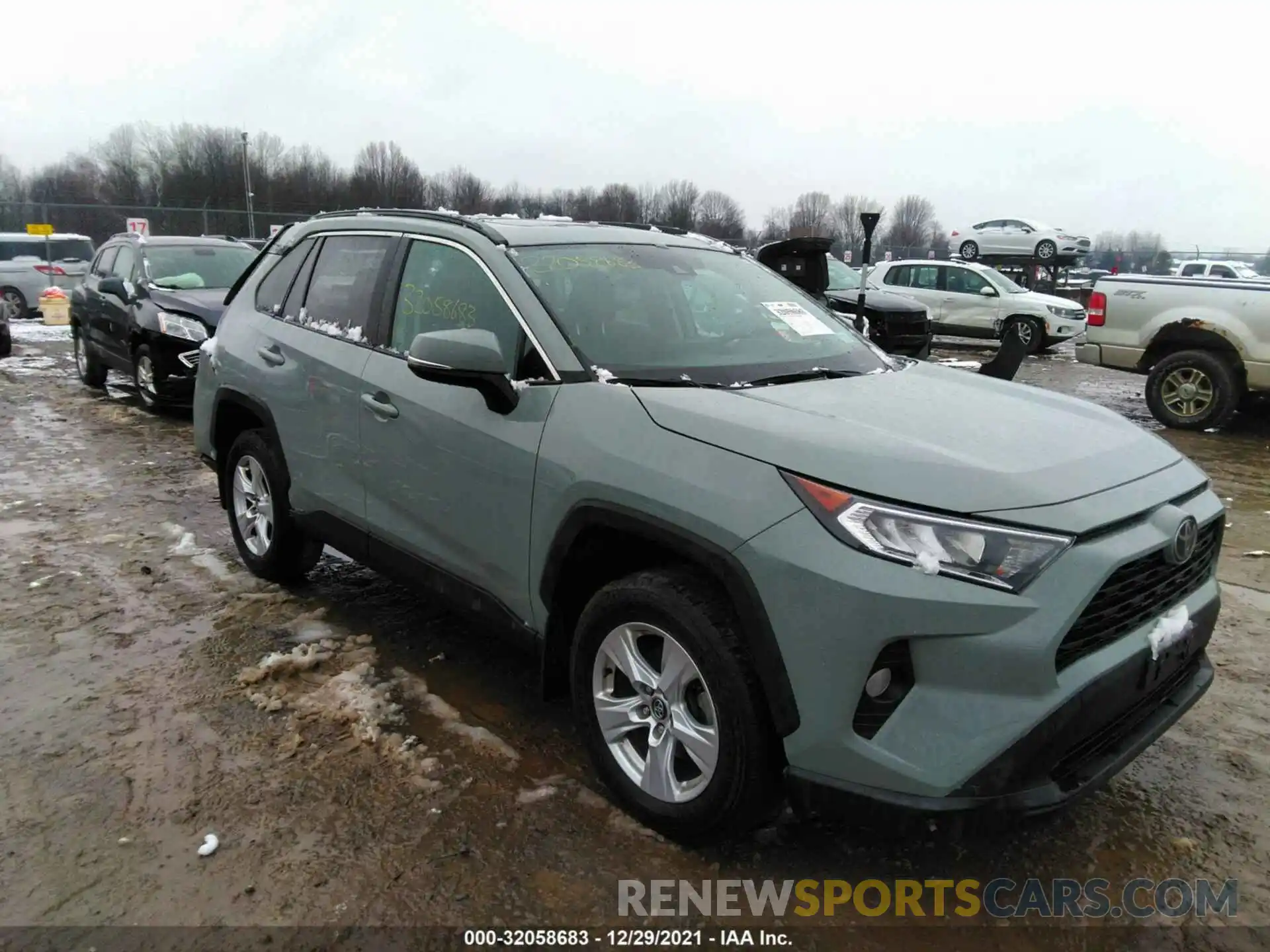 1 Photograph of a damaged car 2T3P1RFVXLW115899 TOYOTA RAV4 2020