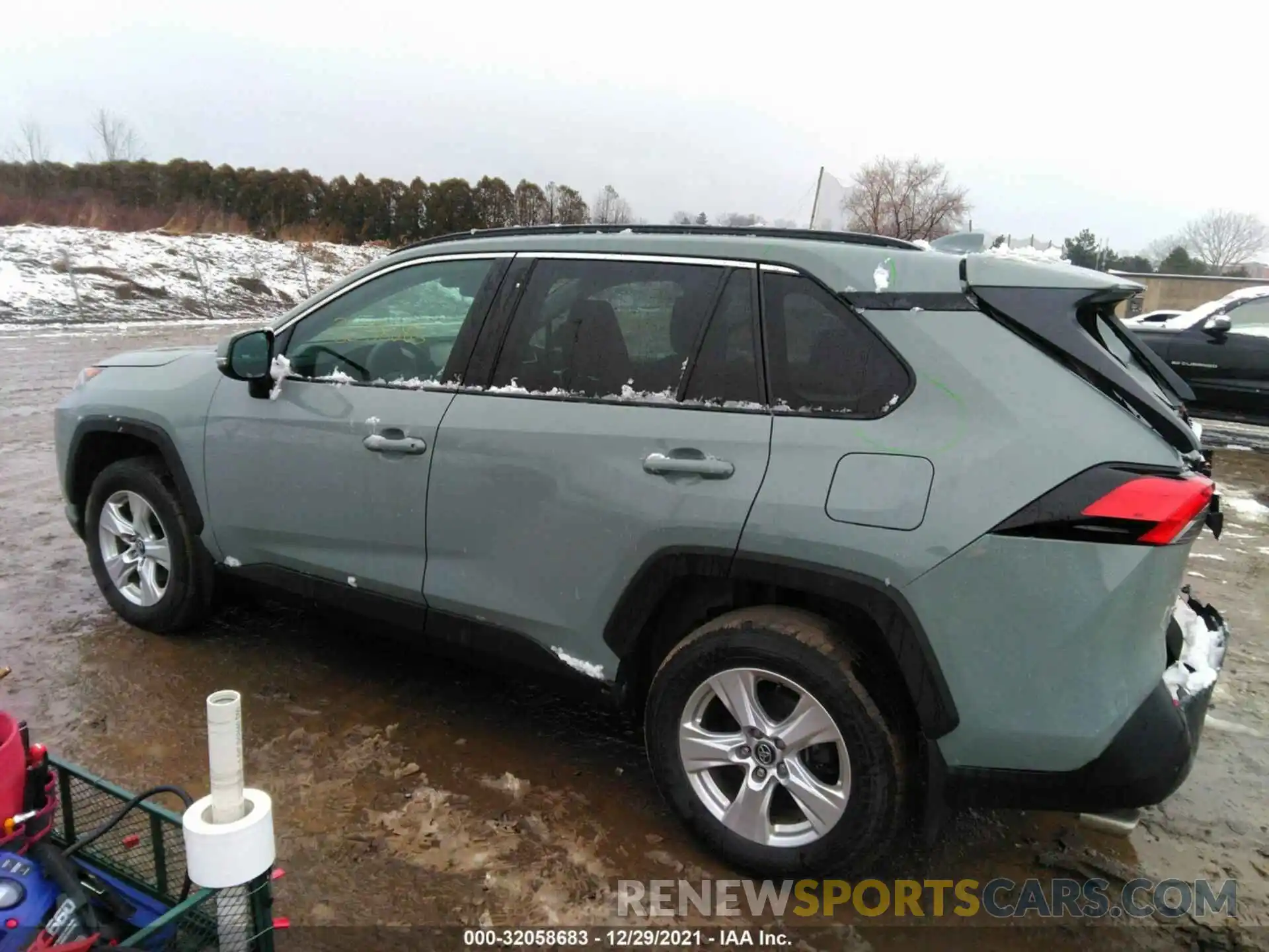 3 Фотография поврежденного автомобиля 2T3P1RFVXLW115899 TOYOTA RAV4 2020