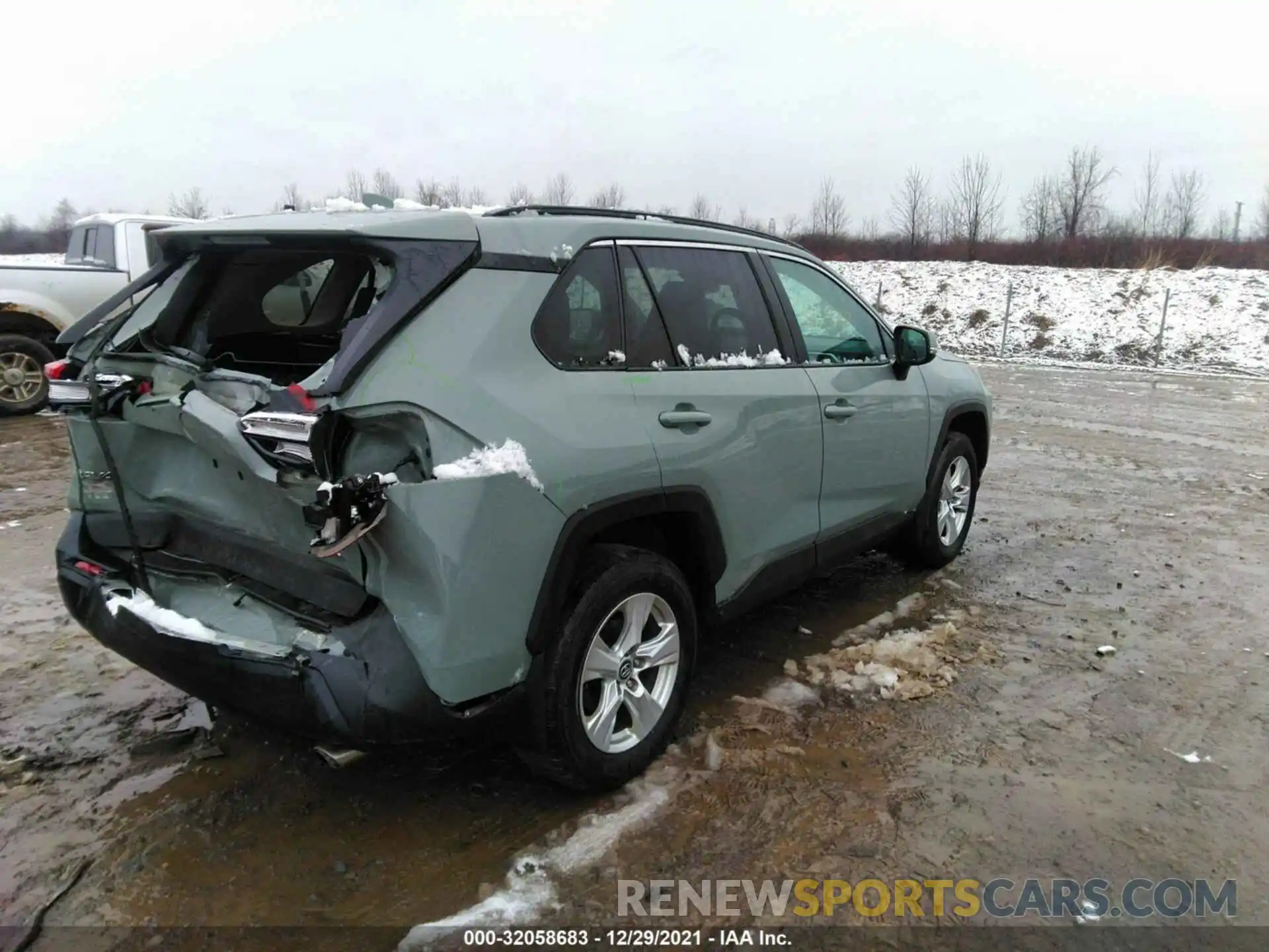 4 Photograph of a damaged car 2T3P1RFVXLW115899 TOYOTA RAV4 2020