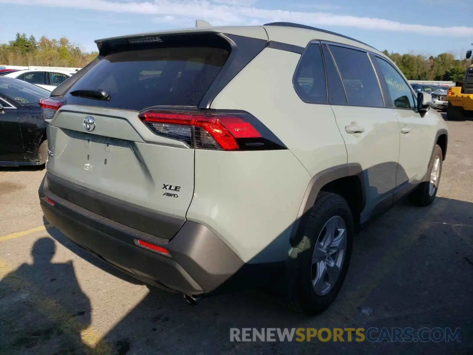 4 Photograph of a damaged car 2T3P1RFVXLW116552 TOYOTA RAV4 2020