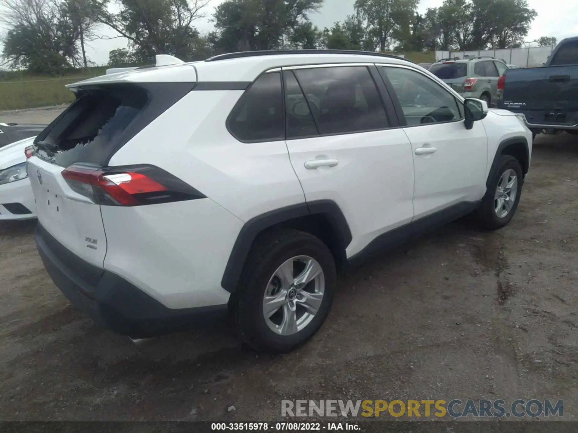 4 Photograph of a damaged car 2T3P1RFVXLW125672 TOYOTA RAV4 2020