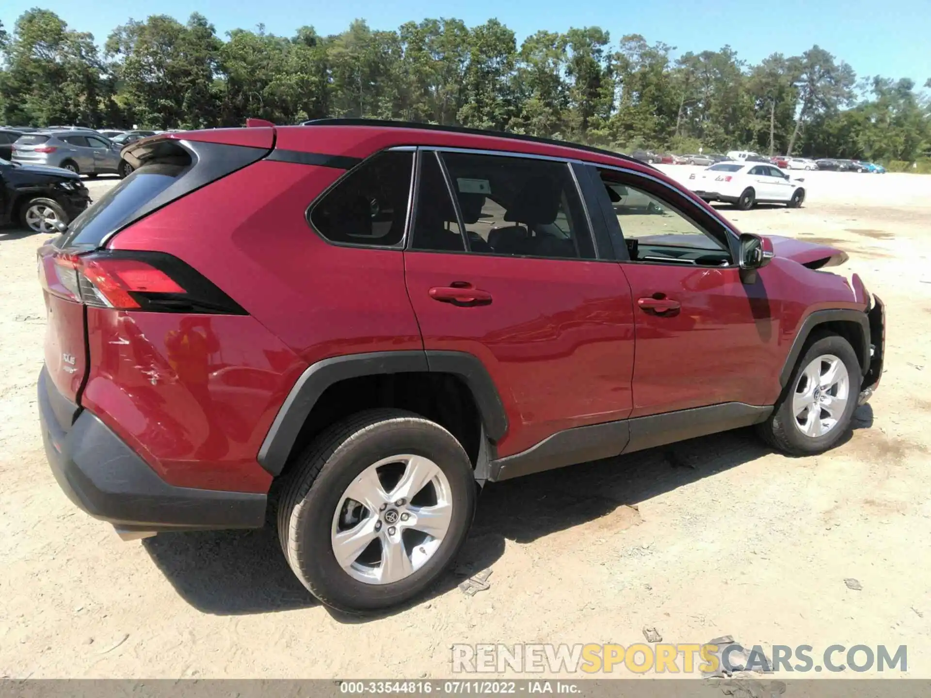 4 Photograph of a damaged car 2T3P1RFVXLW129673 TOYOTA RAV4 2020