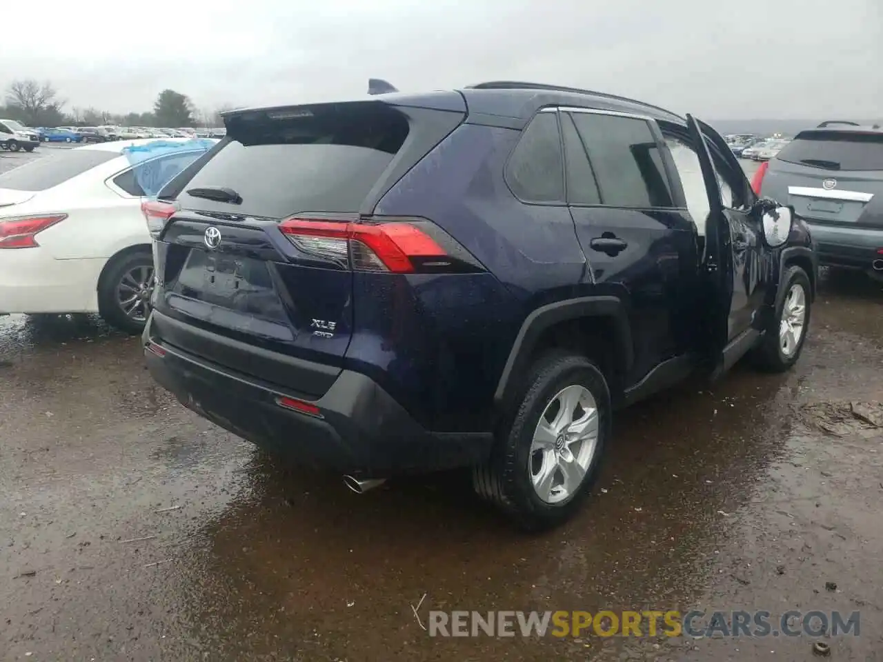 4 Photograph of a damaged car 2T3P1RFVXLW130368 TOYOTA RAV4 2020