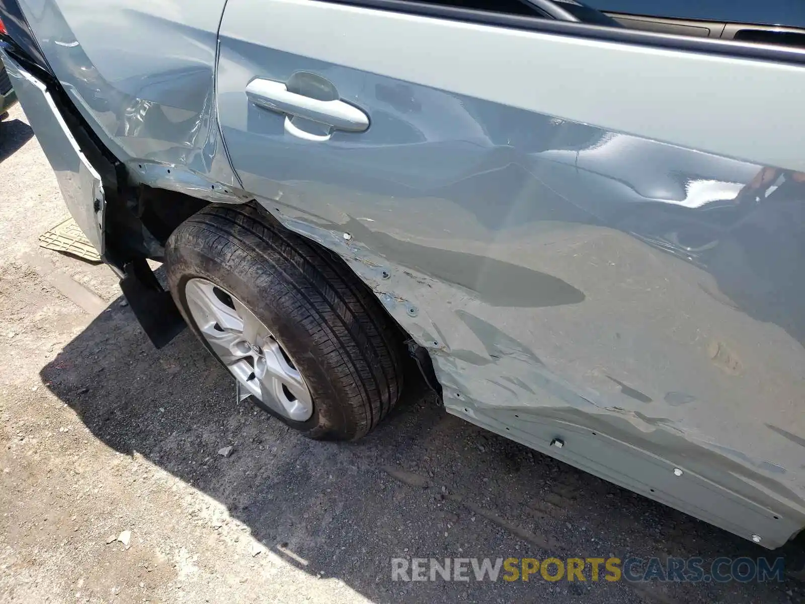 9 Photograph of a damaged car 2T3P1RFVXLW130547 TOYOTA RAV4 2020