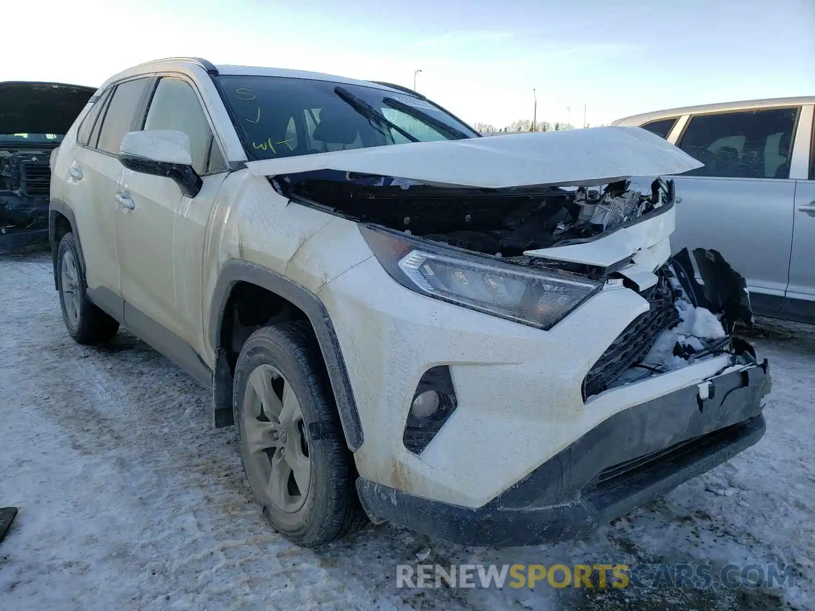 1 Photograph of a damaged car 2T3R1RFV0LW096630 TOYOTA RAV4 2020