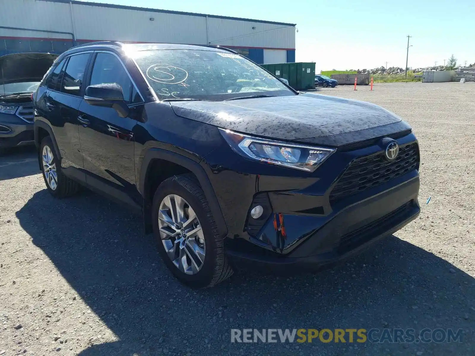 1 Photograph of a damaged car 2T3R1RFV0LW105407 TOYOTA RAV4 2020