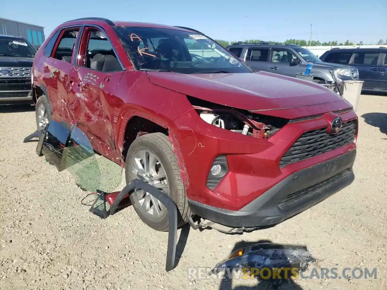 1 Photograph of a damaged car 2T3R1RFV9LC072635 TOYOTA RAV4 2020