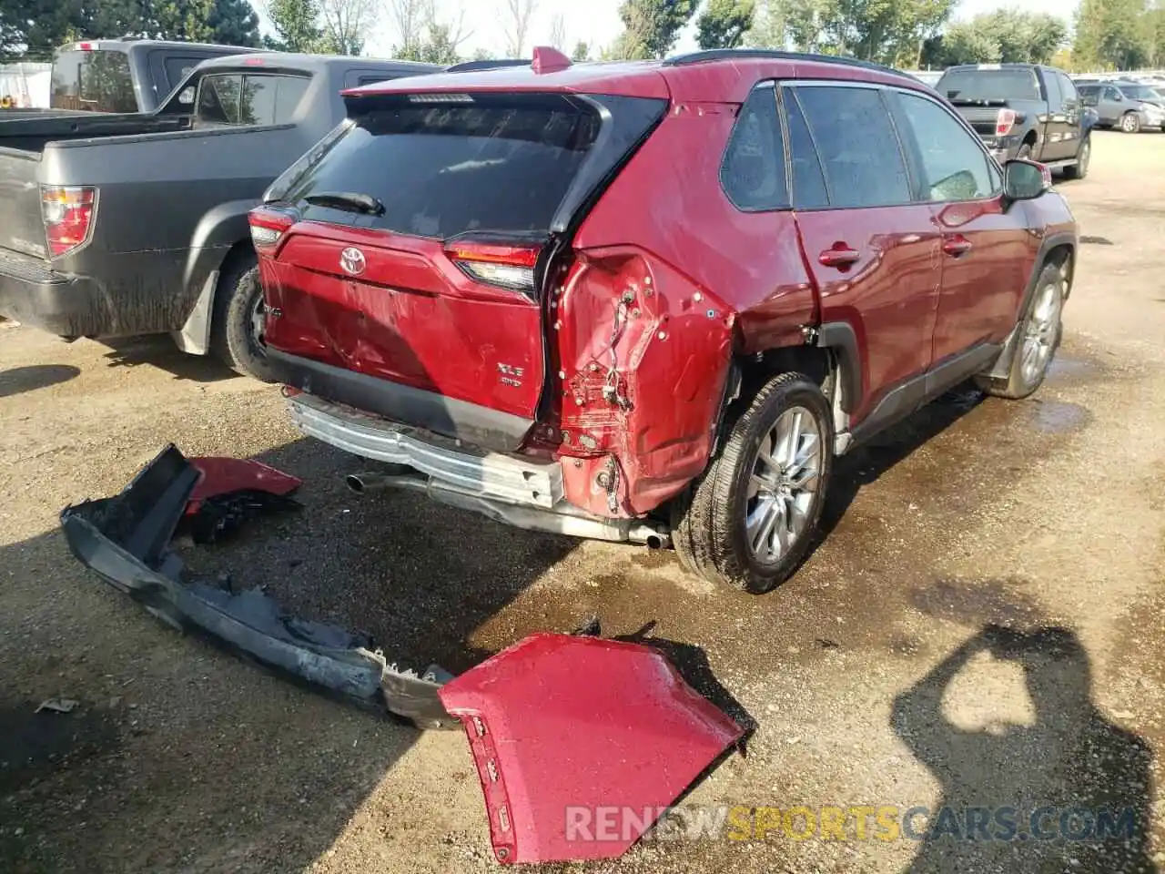 4 Photograph of a damaged car 2T3R1RFV9LW127552 TOYOTA RAV4 2020