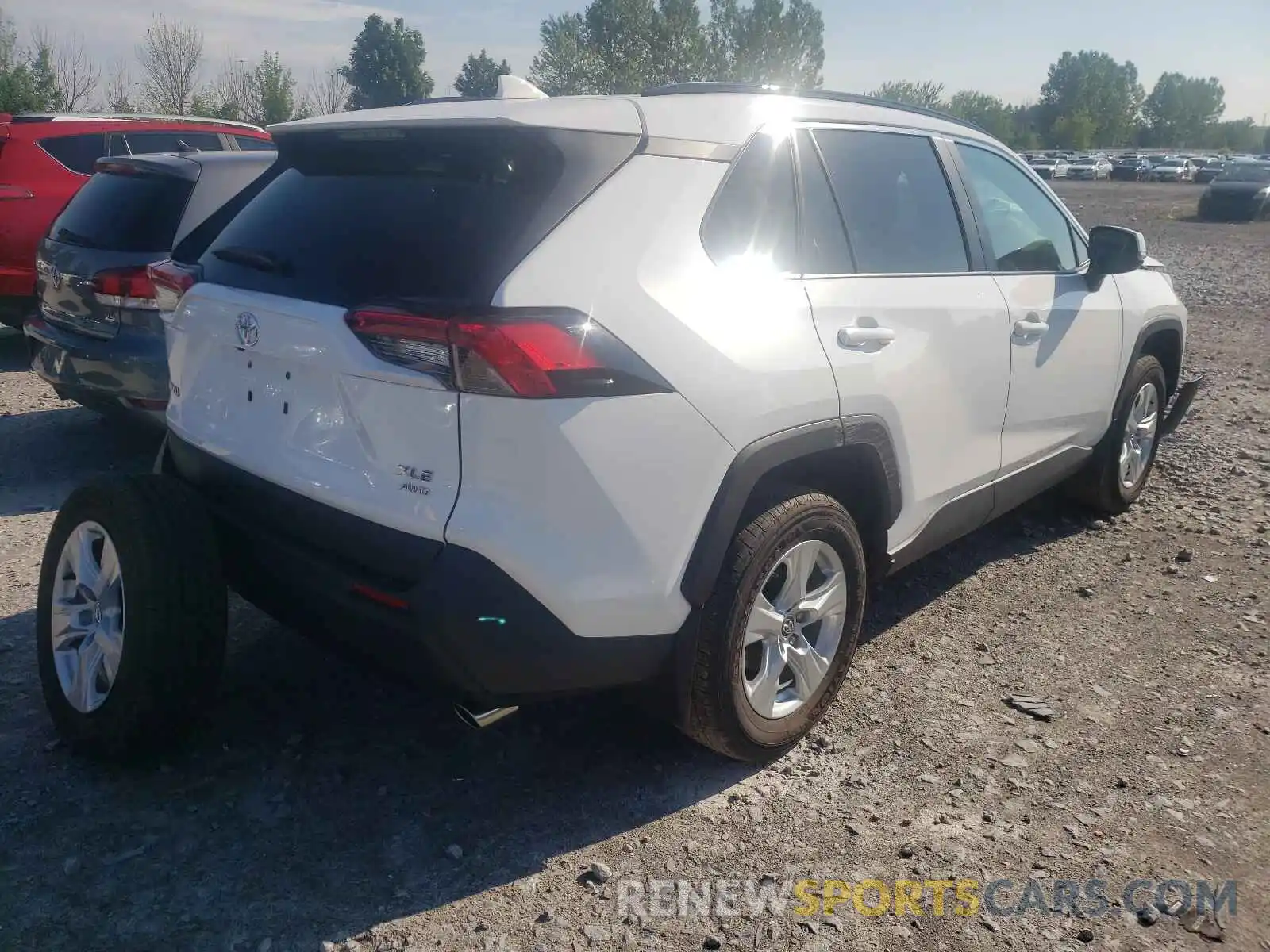 4 Photograph of a damaged car 2T3R1RFVXLC131594 TOYOTA RAV4 2020