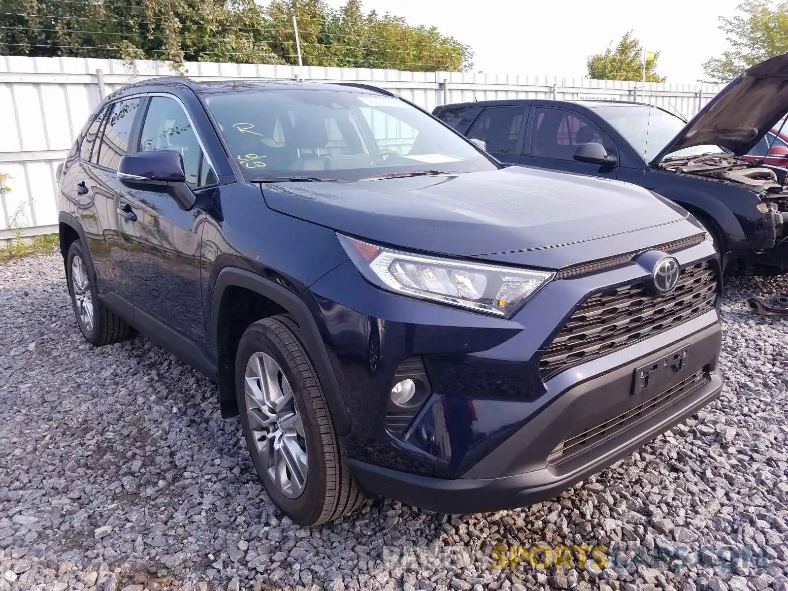 1 Photograph of a damaged car 2T3R1RFVXLW121131 TOYOTA RAV4 2020