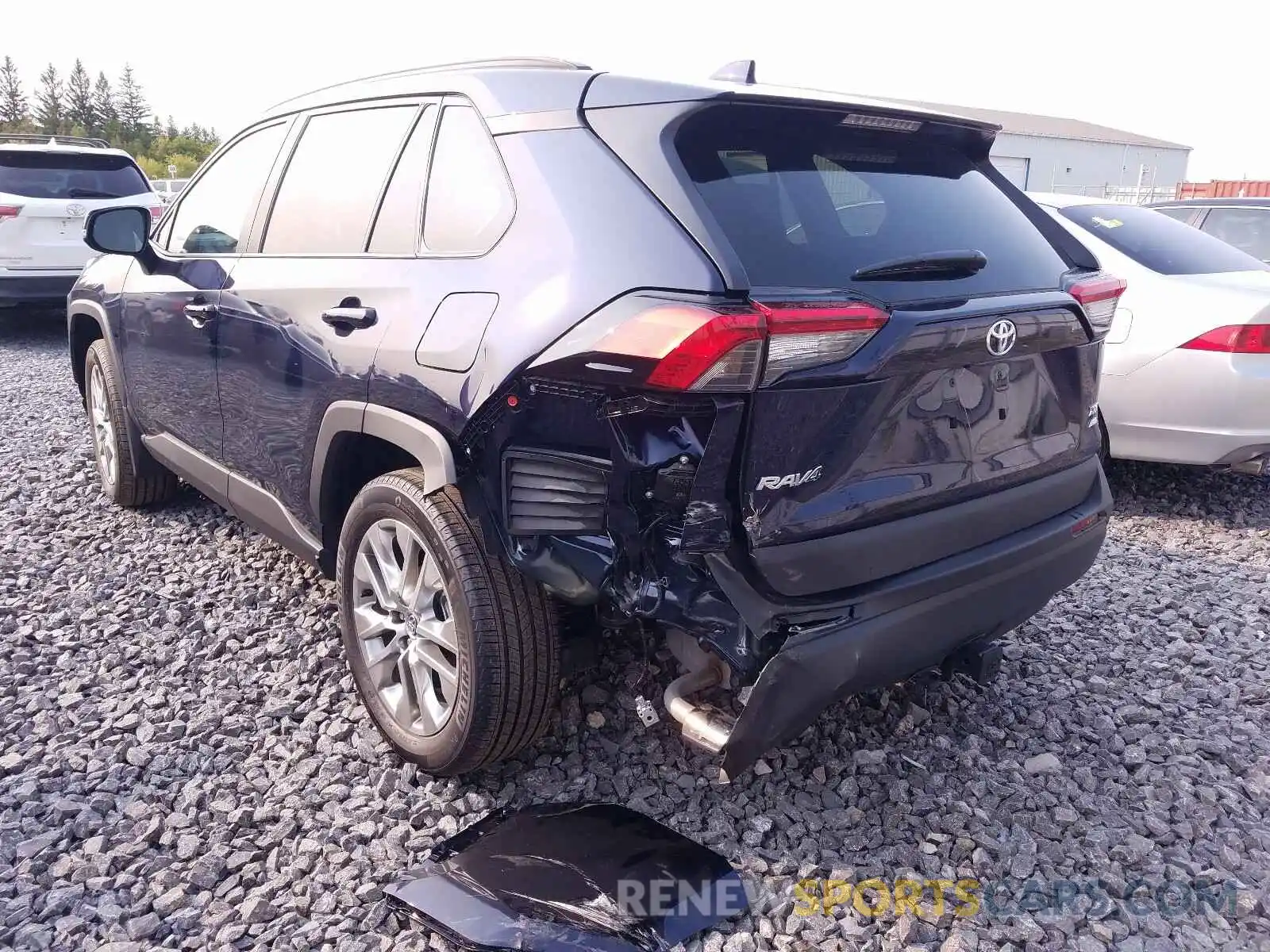 3 Photograph of a damaged car 2T3R1RFVXLW121131 TOYOTA RAV4 2020