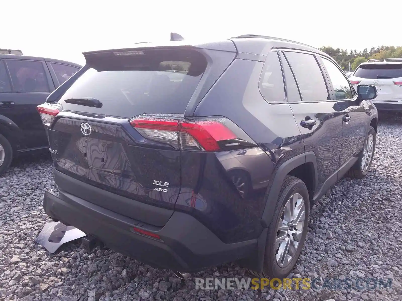 4 Photograph of a damaged car 2T3R1RFVXLW121131 TOYOTA RAV4 2020