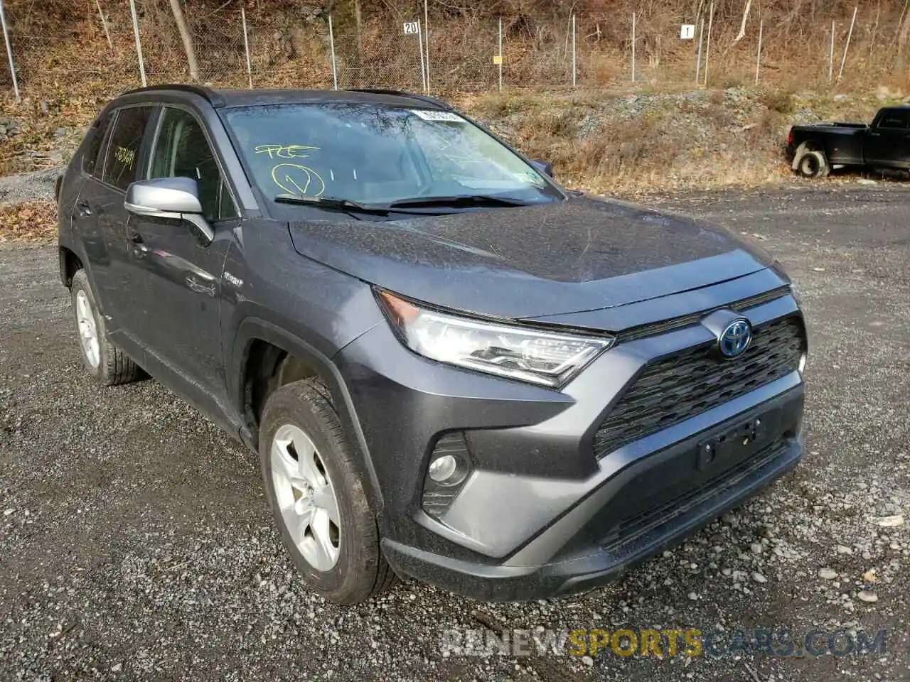 1 Photograph of a damaged car 2T3R6RFV4LW001259 TOYOTA RAV4 2020