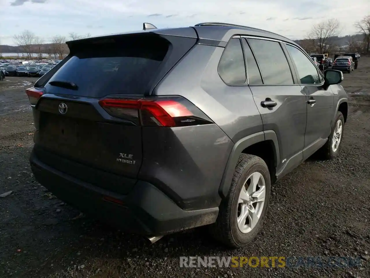 4 Photograph of a damaged car 2T3R6RFV4LW001259 TOYOTA RAV4 2020