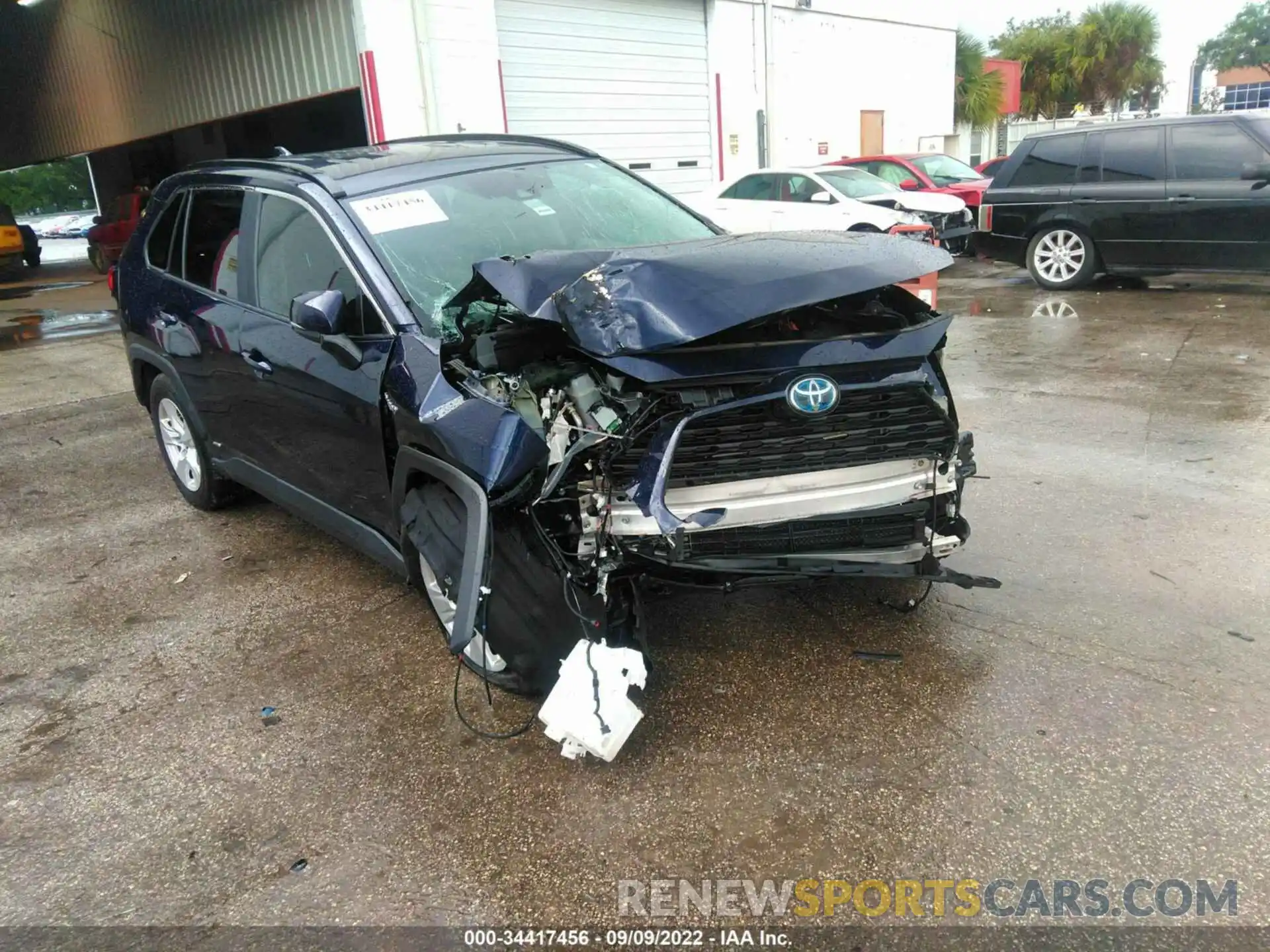 1 Photograph of a damaged car 2T3R6RFV6LW001747 TOYOTA RAV4 2020