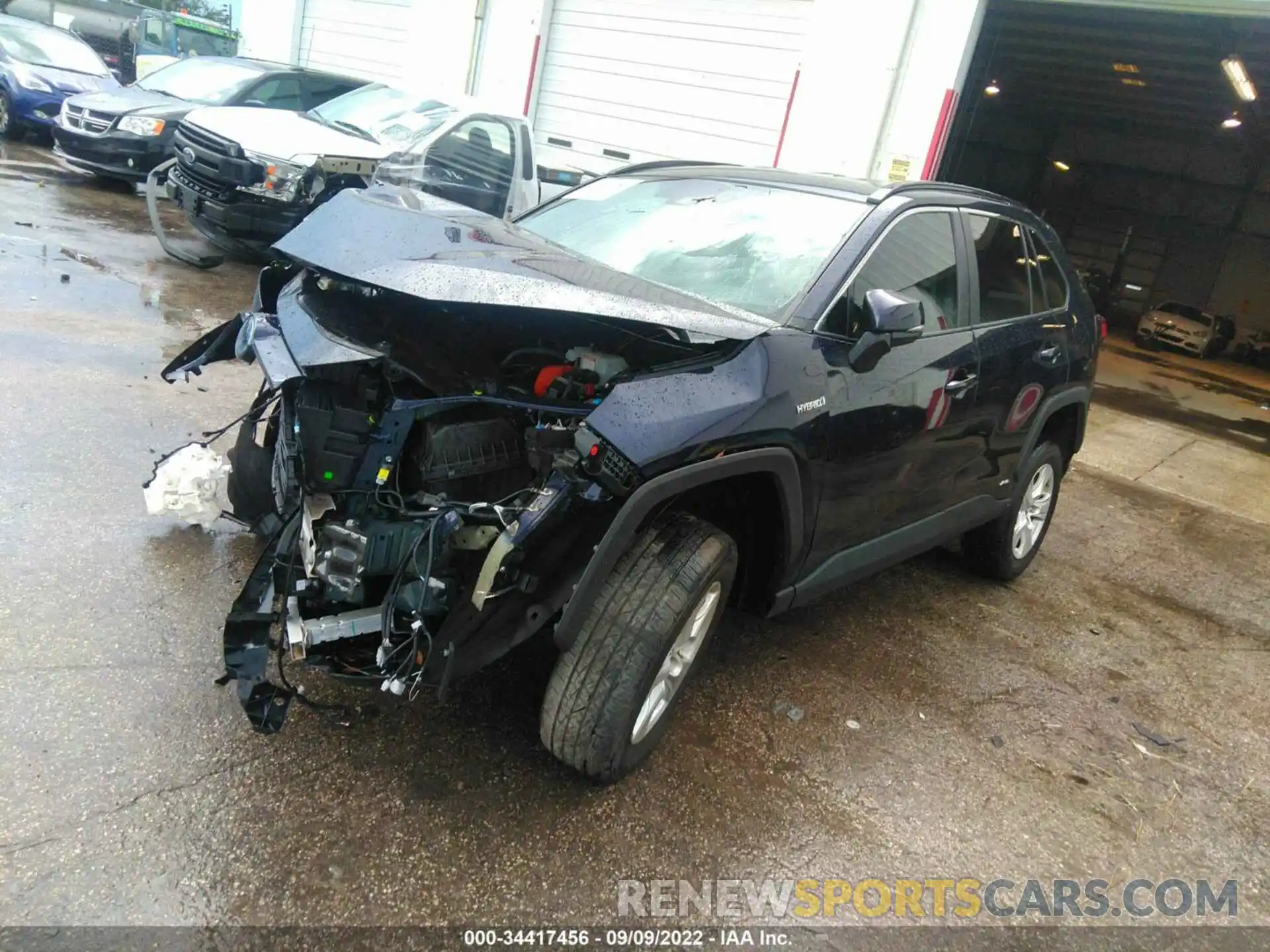 2 Photograph of a damaged car 2T3R6RFV6LW001747 TOYOTA RAV4 2020