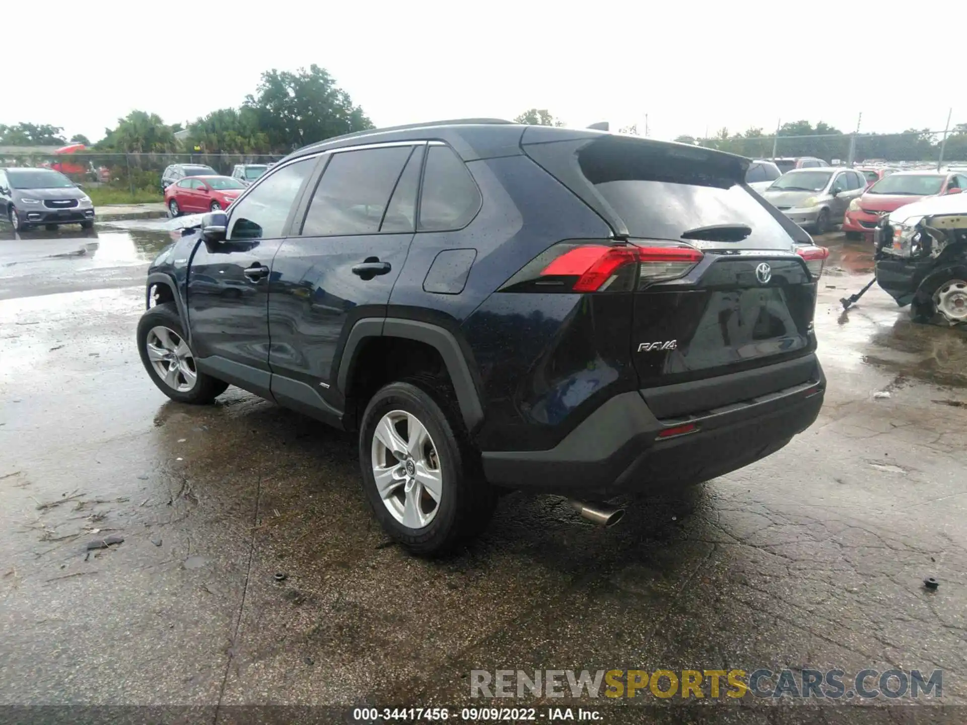 3 Photograph of a damaged car 2T3R6RFV6LW001747 TOYOTA RAV4 2020