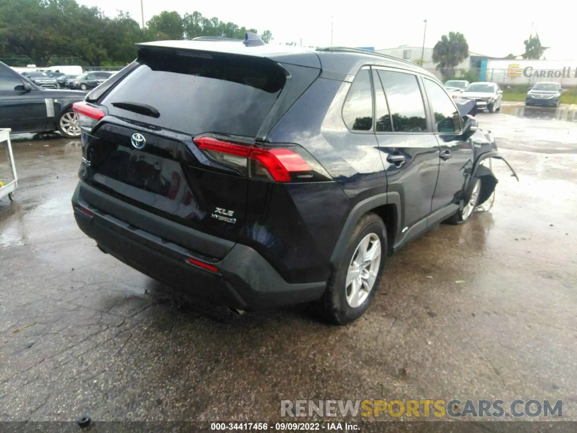 4 Photograph of a damaged car 2T3R6RFV6LW001747 TOYOTA RAV4 2020