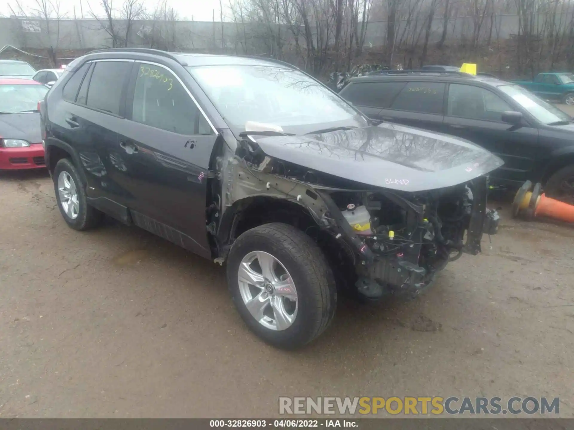 1 Photograph of a damaged car 2T3R6RFV7LW001336 TOYOTA RAV4 2020