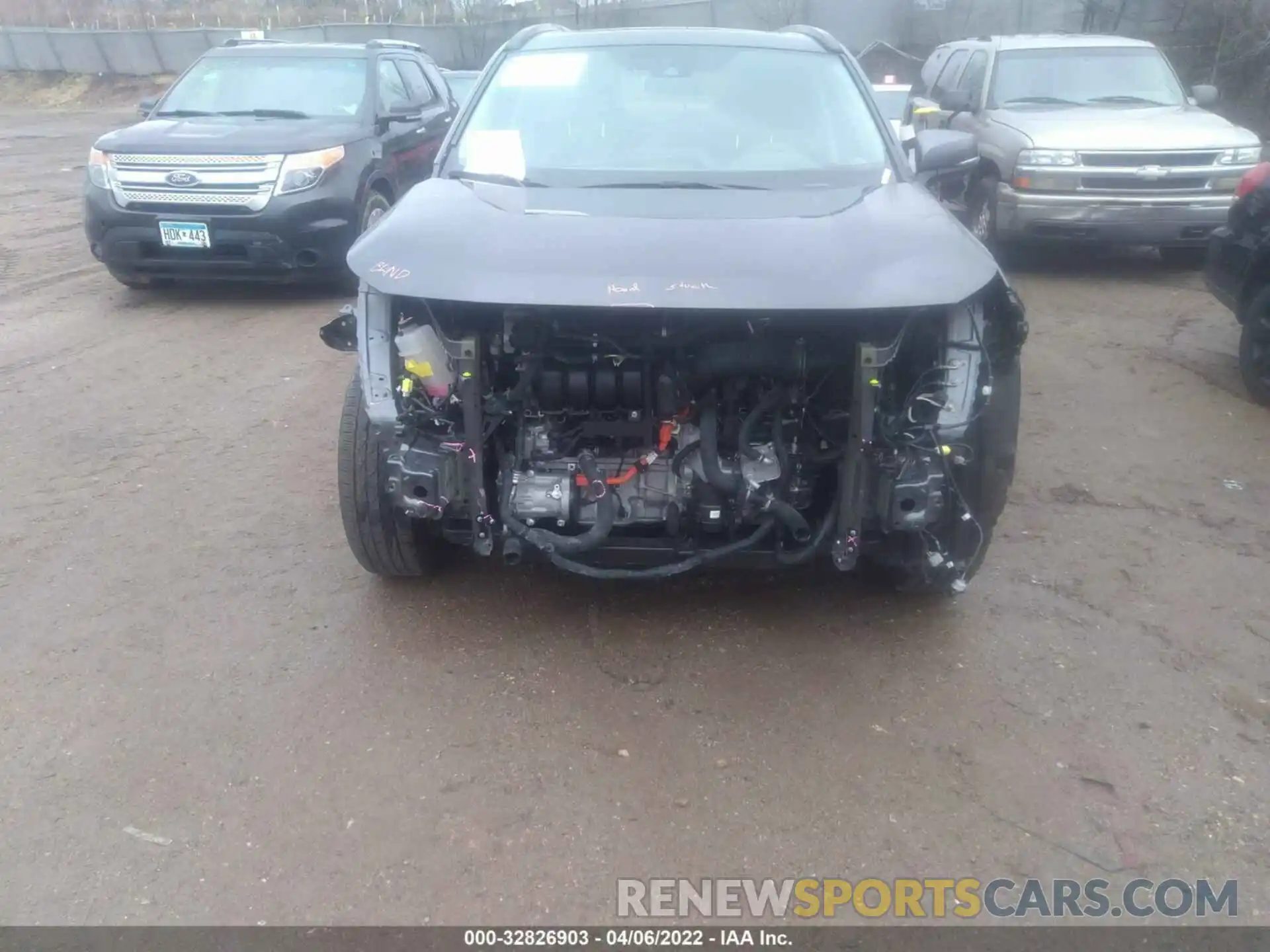 6 Photograph of a damaged car 2T3R6RFV7LW001336 TOYOTA RAV4 2020