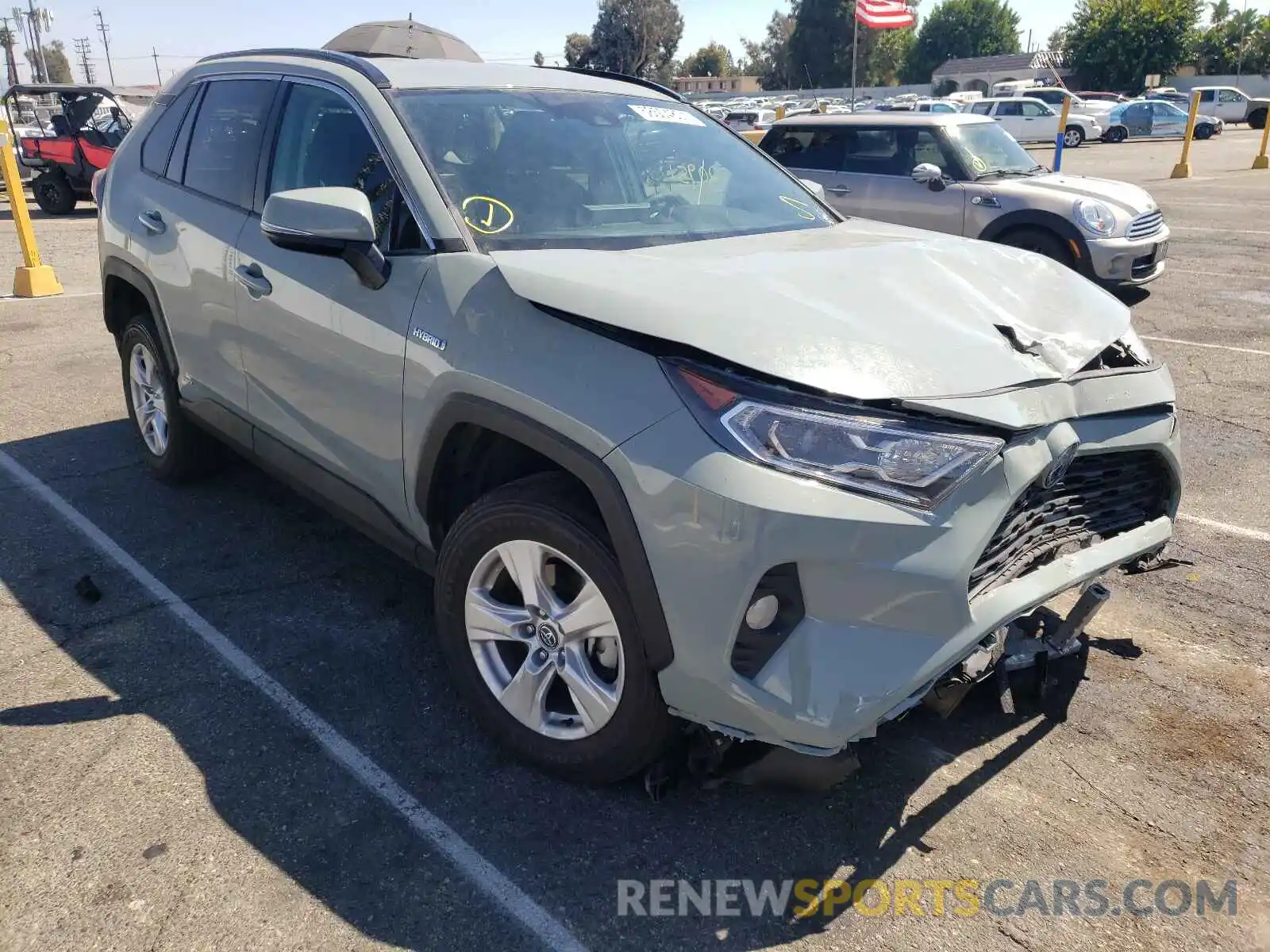 1 Photograph of a damaged car 2T3RWRFV0LW047154 TOYOTA RAV4 2020