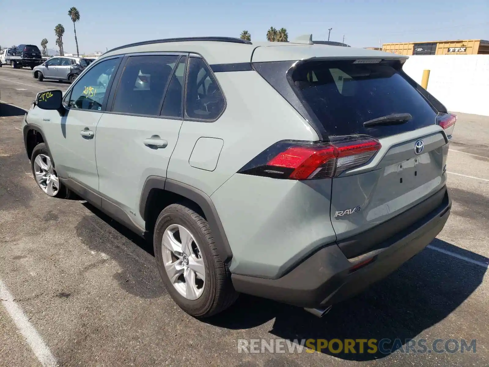 3 Photograph of a damaged car 2T3RWRFV0LW047154 TOYOTA RAV4 2020