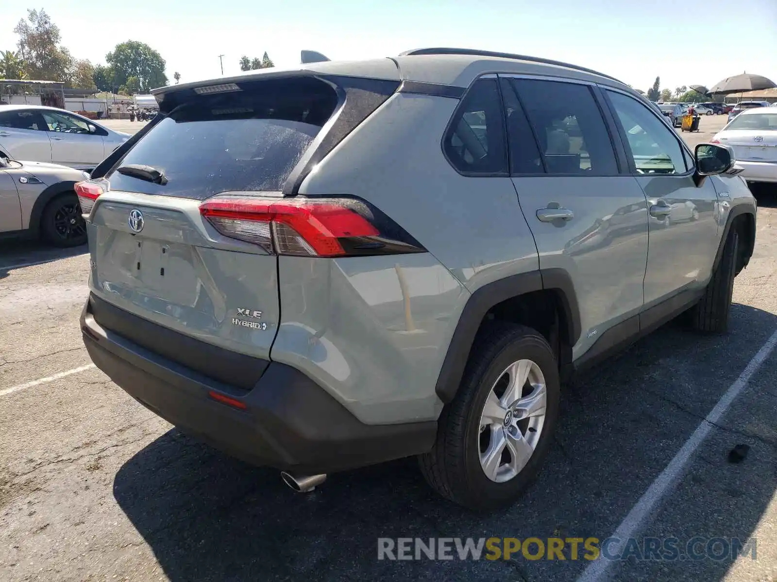 4 Photograph of a damaged car 2T3RWRFV0LW047154 TOYOTA RAV4 2020