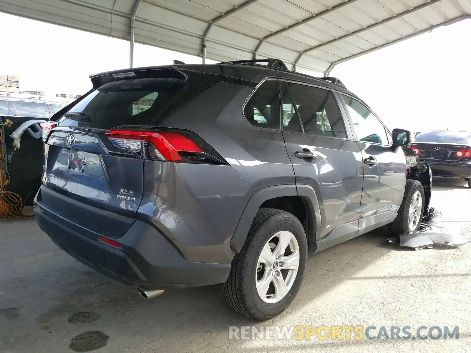 4 Photograph of a damaged car 2T3RWRFV0LW054721 TOYOTA RAV4 2020