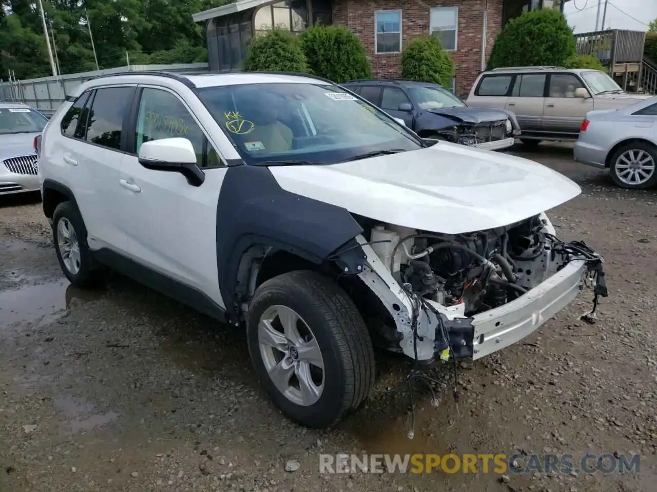 1 Photograph of a damaged car 2T3RWRFV0LW056212 TOYOTA RAV4 2020