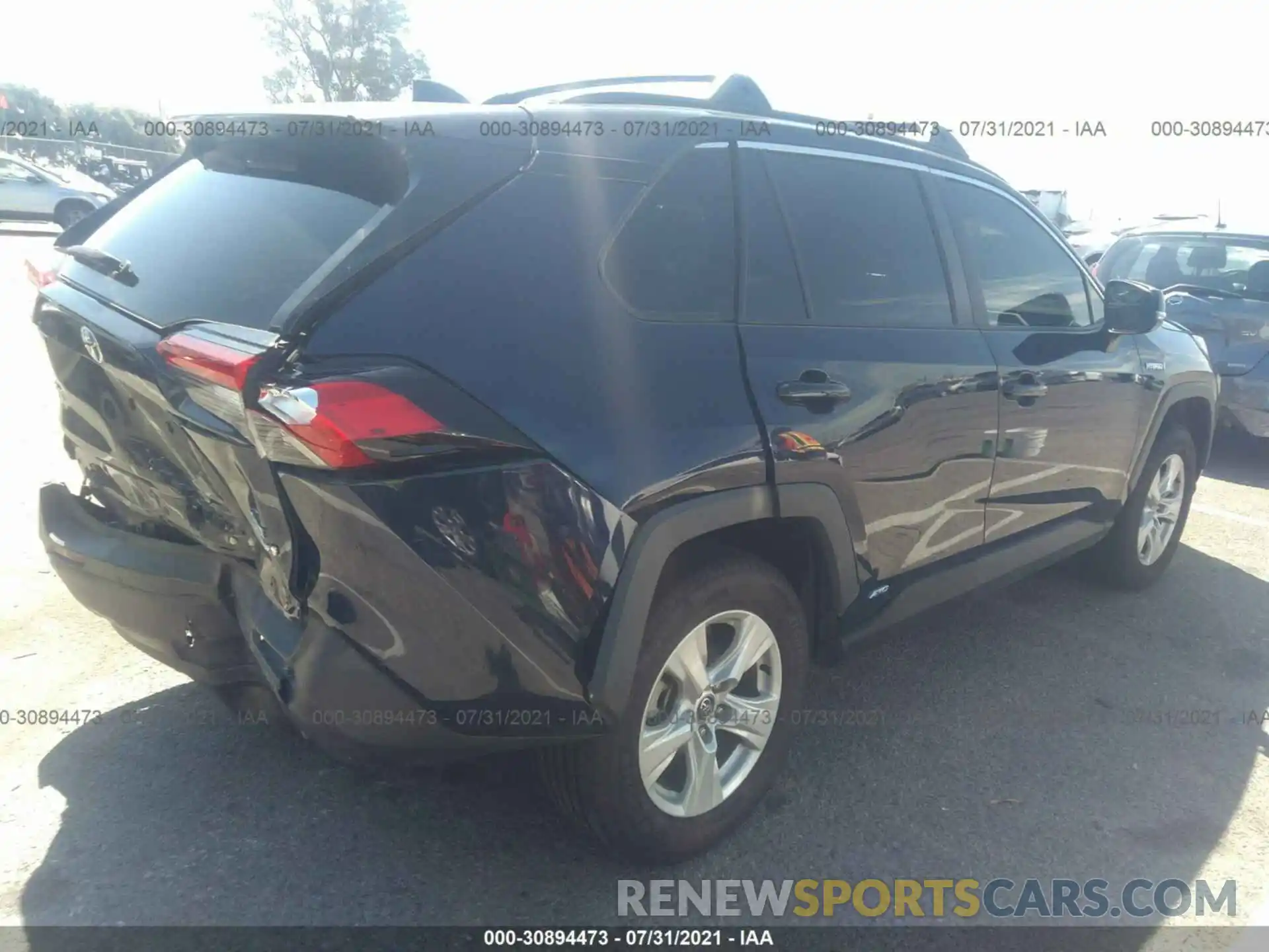 4 Photograph of a damaged car 2T3RWRFV0LW059059 TOYOTA RAV4 2020