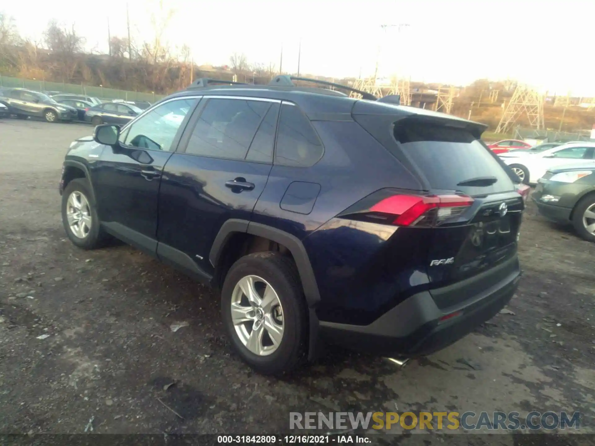 3 Фотография поврежденного автомобиля 2T3RWRFV0LW061961 TOYOTA RAV4 2020