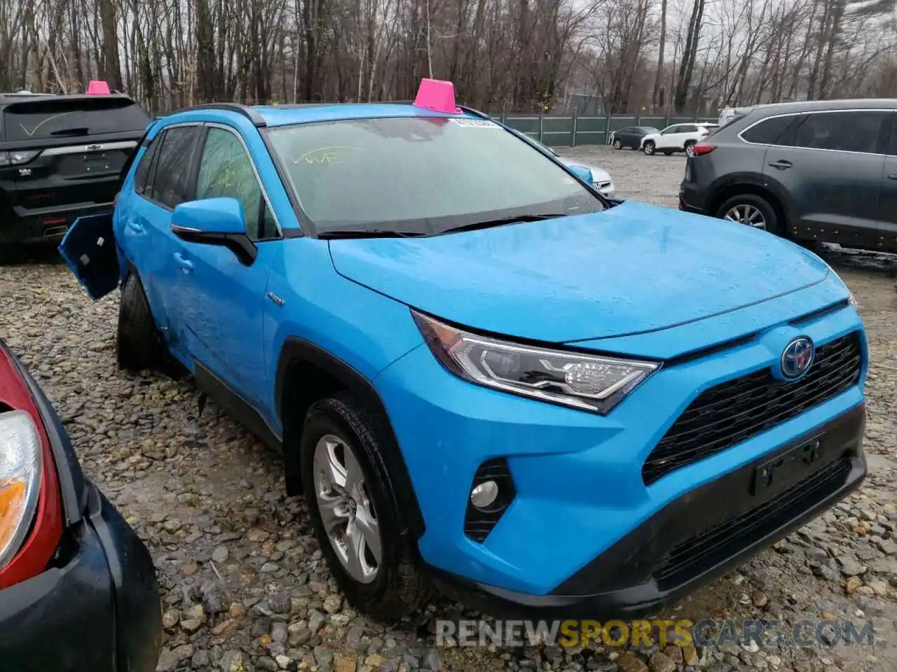 1 Photograph of a damaged car 2T3RWRFV0LW064407 TOYOTA RAV4 2020