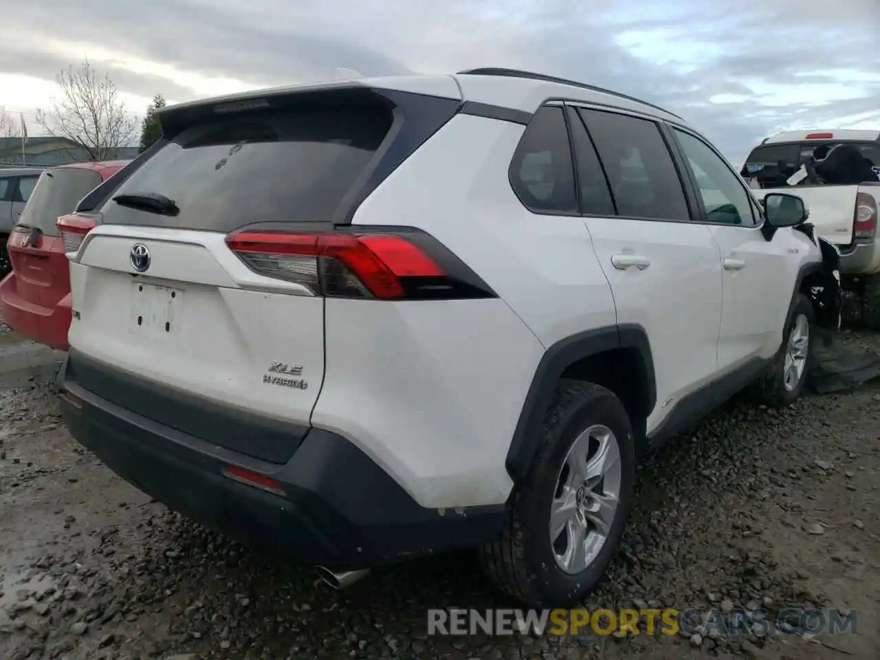 4 Photograph of a damaged car 2T3RWRFV0LW064519 TOYOTA RAV4 2020