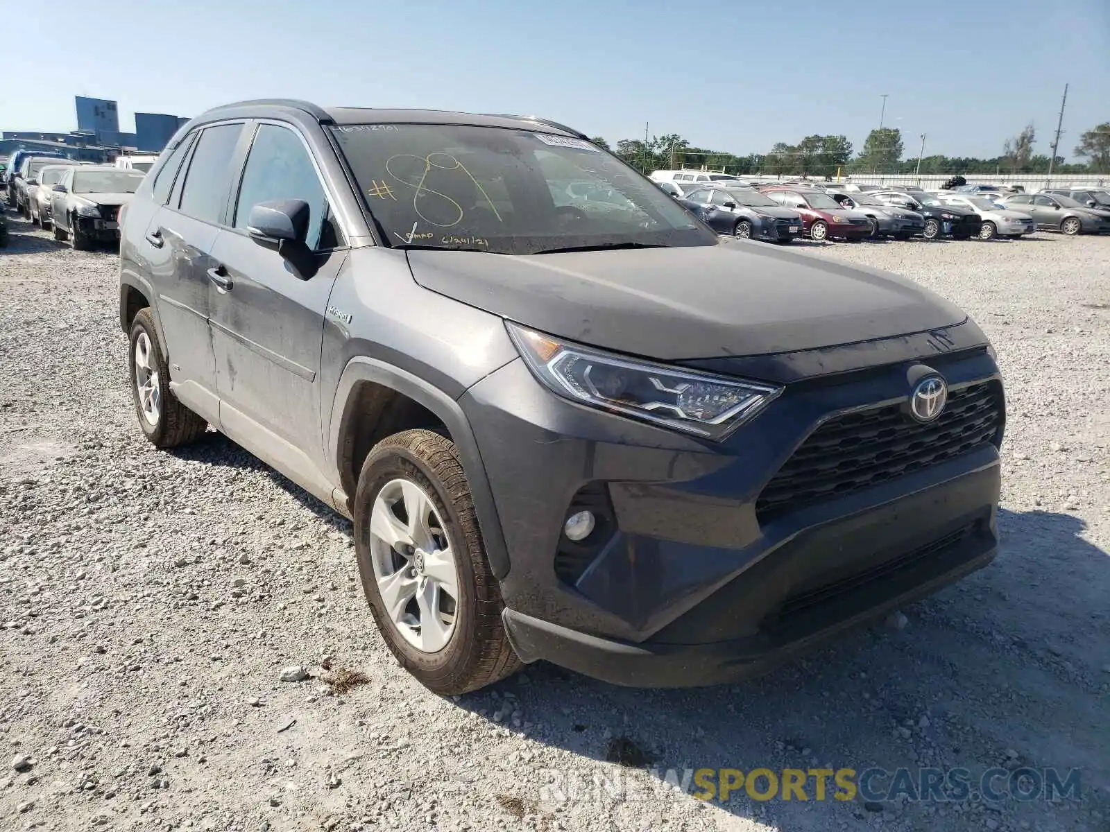 1 Photograph of a damaged car 2T3RWRFV0LW067937 TOYOTA RAV4 2020