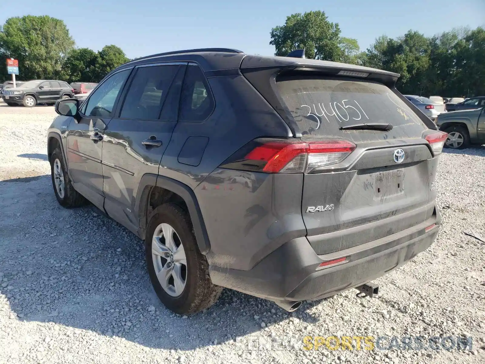 3 Photograph of a damaged car 2T3RWRFV0LW067937 TOYOTA RAV4 2020